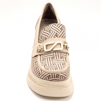 Дамски обувки в бежово