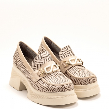 Дамски обувки в бежово