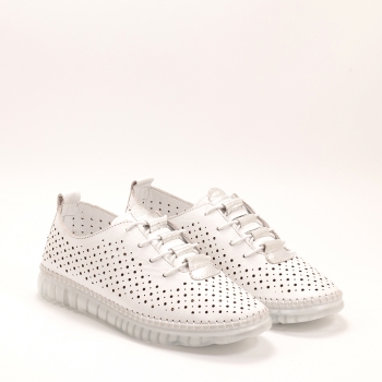 Дамски обувки в бяло