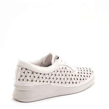 Дамски обувки в бяло