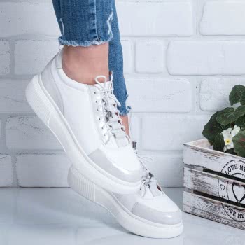Дамски обувки в бяло и сребро