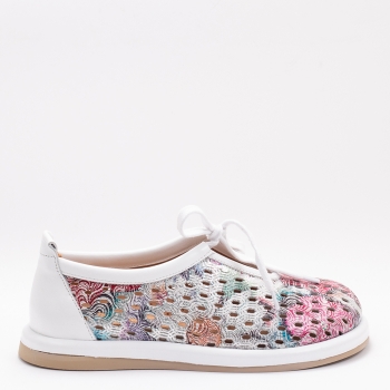 Дамски обувки в бяло с цветен принт