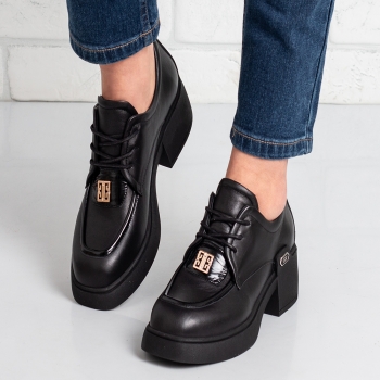 Дамски обувки в черно