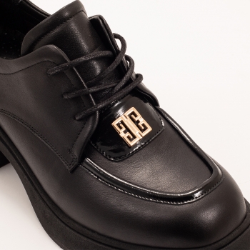 Дамски обувки в черно