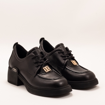 Дамски обувки в черно