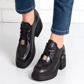 Дамски обувки в черно