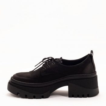 Дамски обувки в черно