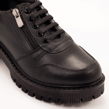 Дамски обувки в черно с връзки и цип