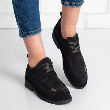 Дамски обувки в черно