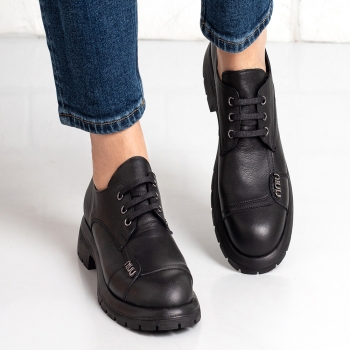 Дамски обувки в черно