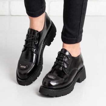 Дамски обувки в черно