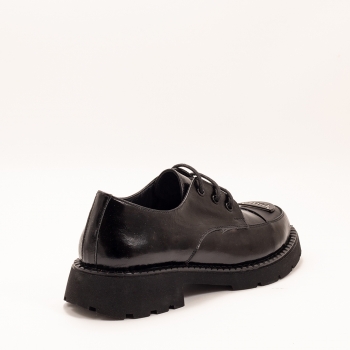 Дамски обувки в черно