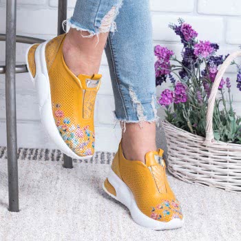 Дамски обувки в жълто с цветя