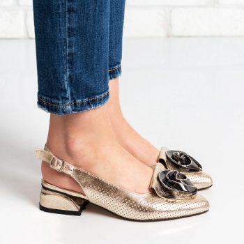 Дамски обувки в златисто