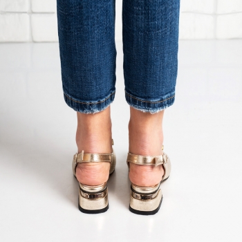 Дамски обувки в златисто