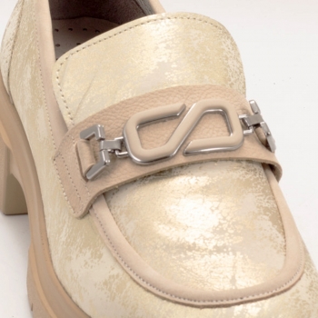 Дамски обувки в златисто