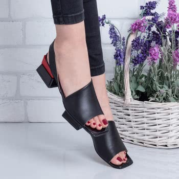 Дамски сандали на ток в черно