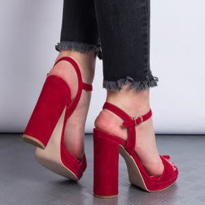 Дамски сандали на ток в червено