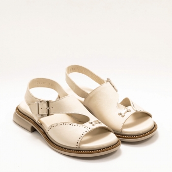 Дамски сандали в бежово