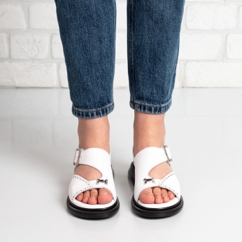 Дамски сандали в бяло