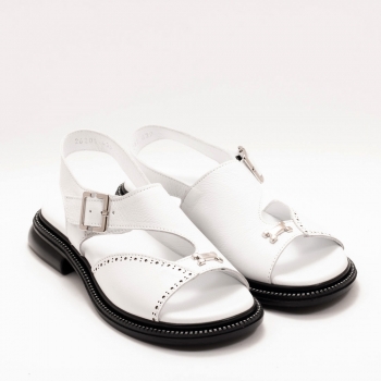 Дамски сандали в бяло