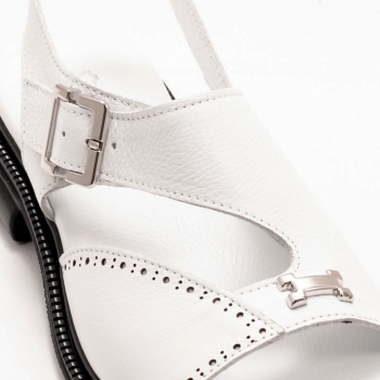 Дамски сандали в бяло