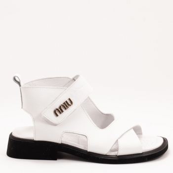 Дамски сандали в бяло