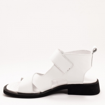 Дамски сандали в бяло