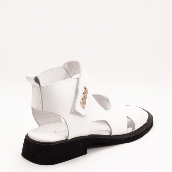 Дамски сандали в бяло