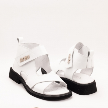 Дамски сандали в бяло