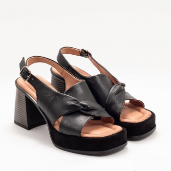 Дамски сандали в черно