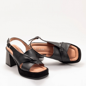 Дамски сандали в черно