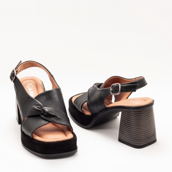 Дамски сандали в черно