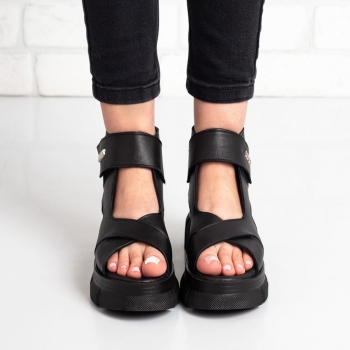 Дамски сандали в черно