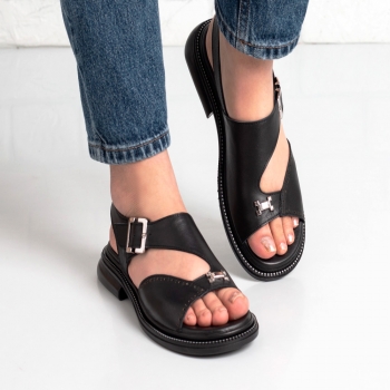 Дамски сандали в черно