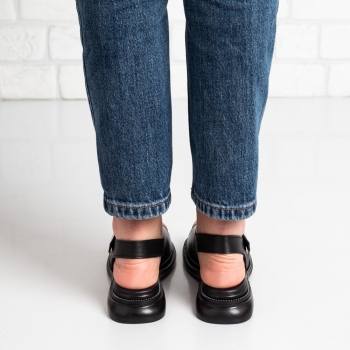 Дамски сандали в черно