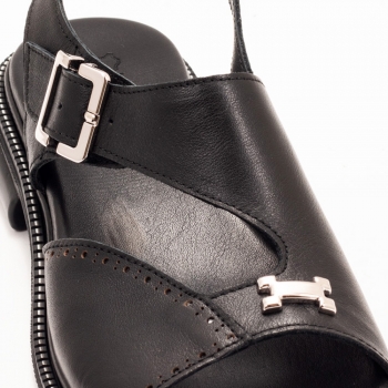 Дамски сандали в черно