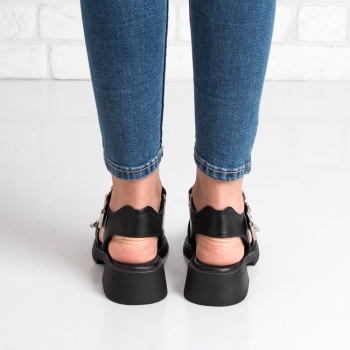 Дамски сандали в черно-бяло