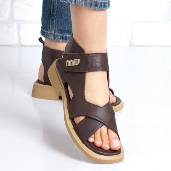 Дамски сандали в кафяво