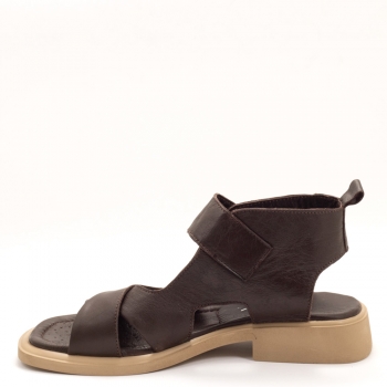 Дамски сандали в кафяво