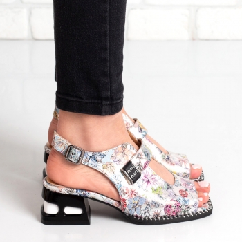 Дамски сандали в сребро