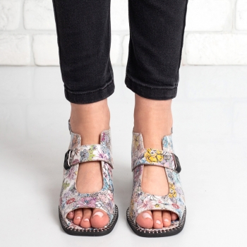 Дамски сандали в сребро