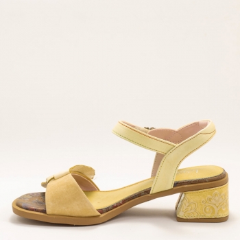Дамски сандали в жълто
